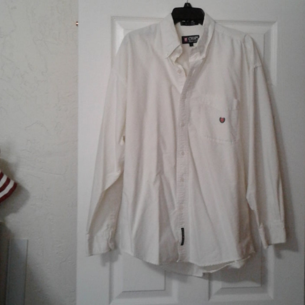 Men's long sleeve shirt.